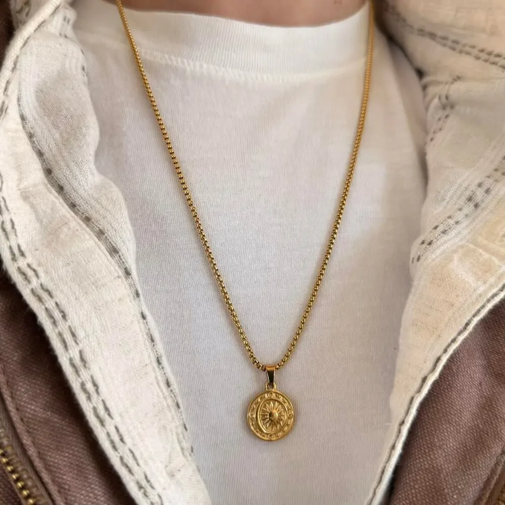 Y2k 2000s circular gold sun
